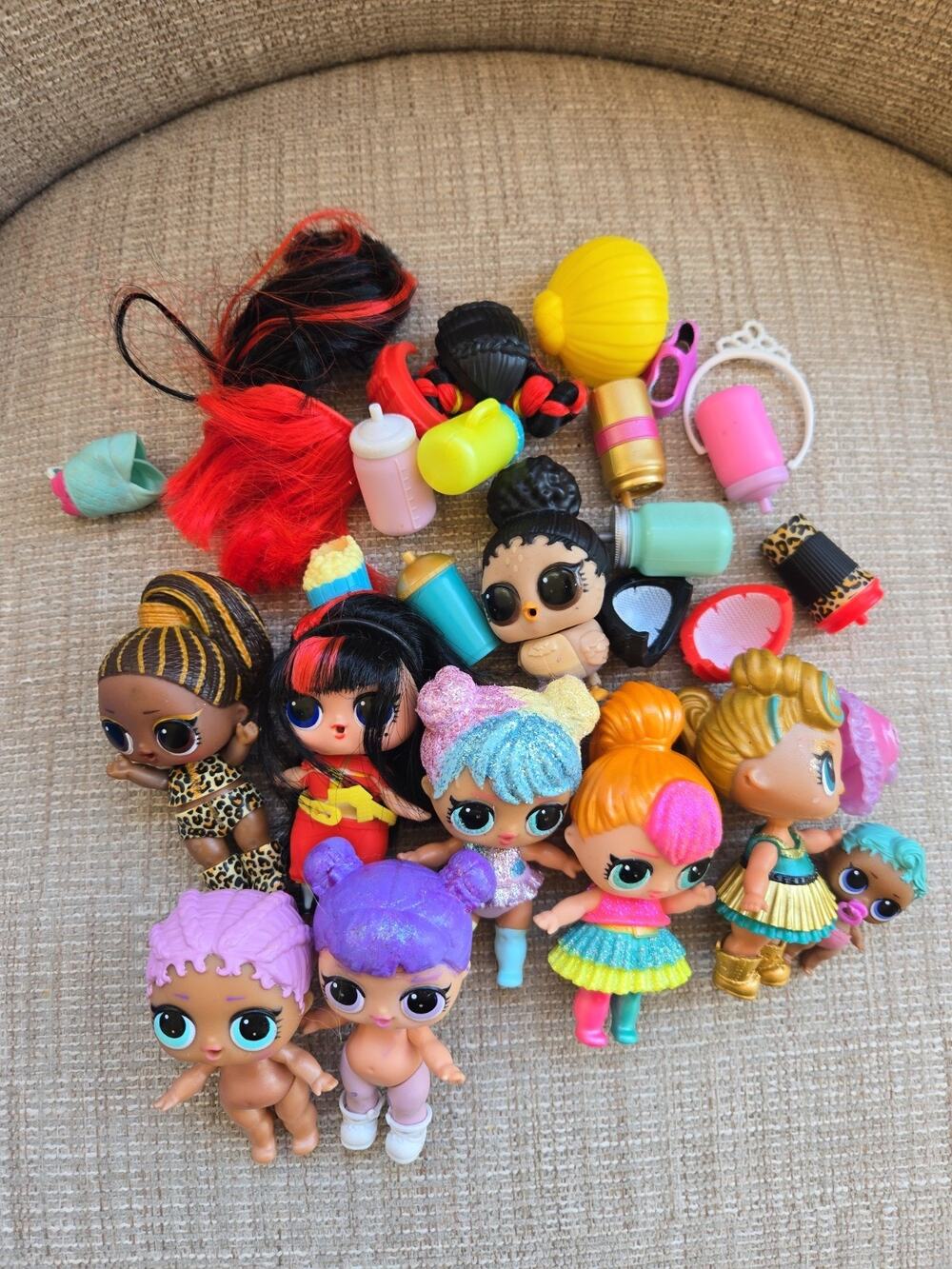 MGA Entertainment Lot of LoL Surprise Dolls Mini And Babies